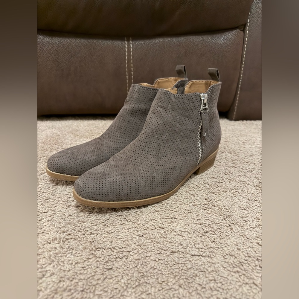 UNIVERSAL THREAD Women’s Size 9 Marlis Boots Booties Brown Side Zip Memory Foam